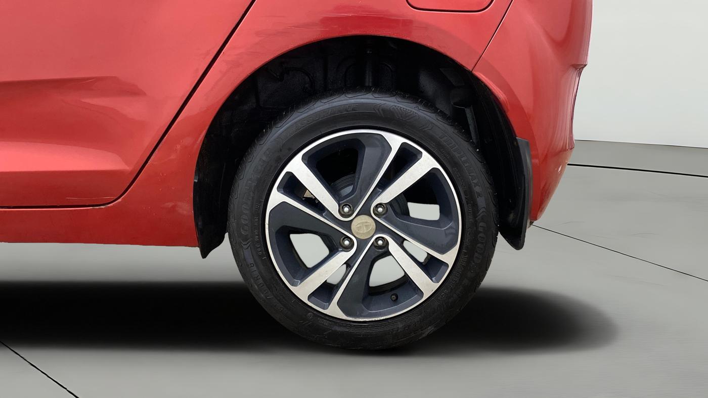 2022 Tata ALTROZ XZA (O), Petrol, Automatic, 23,961 km, Left Rear Wheel