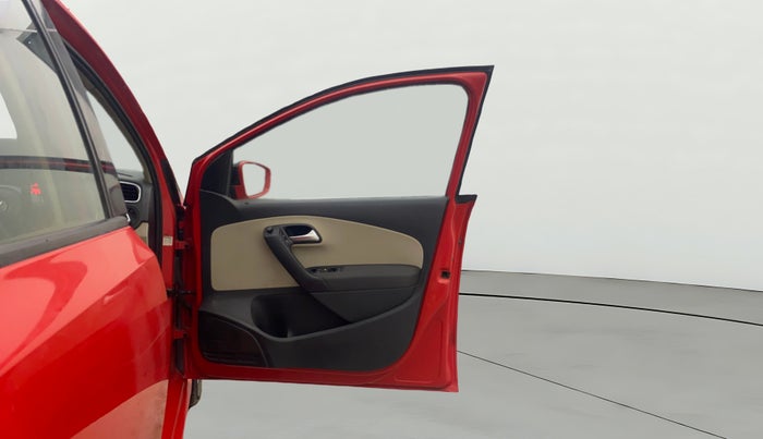 2013 Volkswagen Polo HIGHLINE DIESEL, Diesel, Manual, 1,47,745 km, RHS Front Door