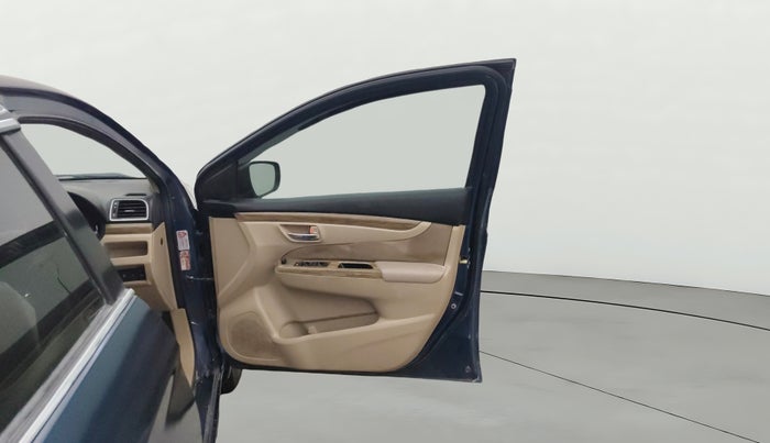 2018 Maruti Ciaz DELTA 1.5 SHVS MT PETROL, Petrol, Manual, 1,07,379 km, RHS Front Door