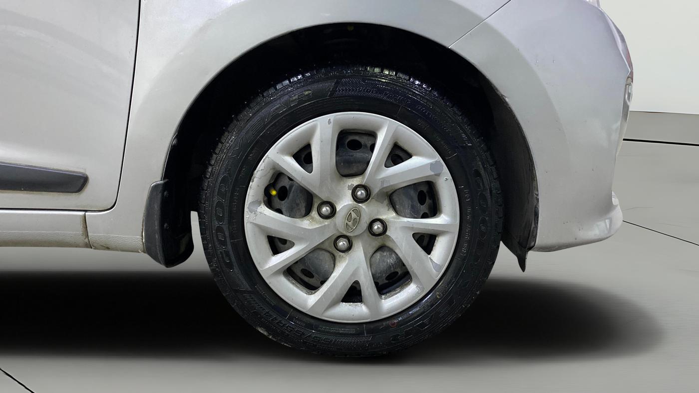 2017 Hyundai Grand i10 SPORTZ (O) 1.2 KAPPA VTVT, Petrol, Manual, 25,322 km, Right Front Wheel