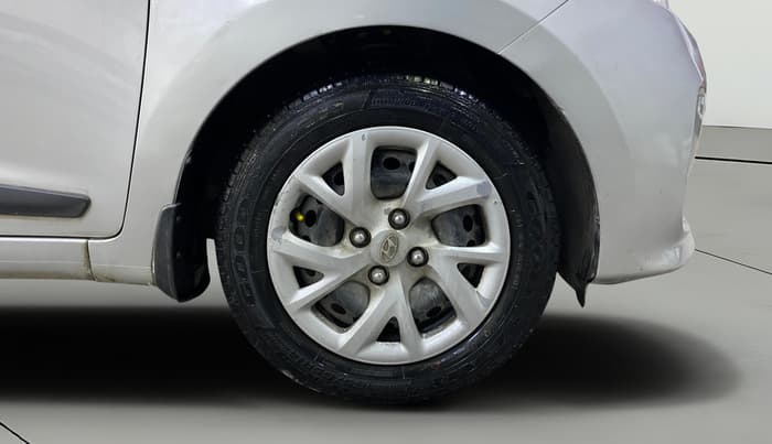 2017 Hyundai Grand i10 SPORTZ (O) 1.2 KAPPA VTVT, Petrol, Manual, 25,322 km, Right Front Wheel