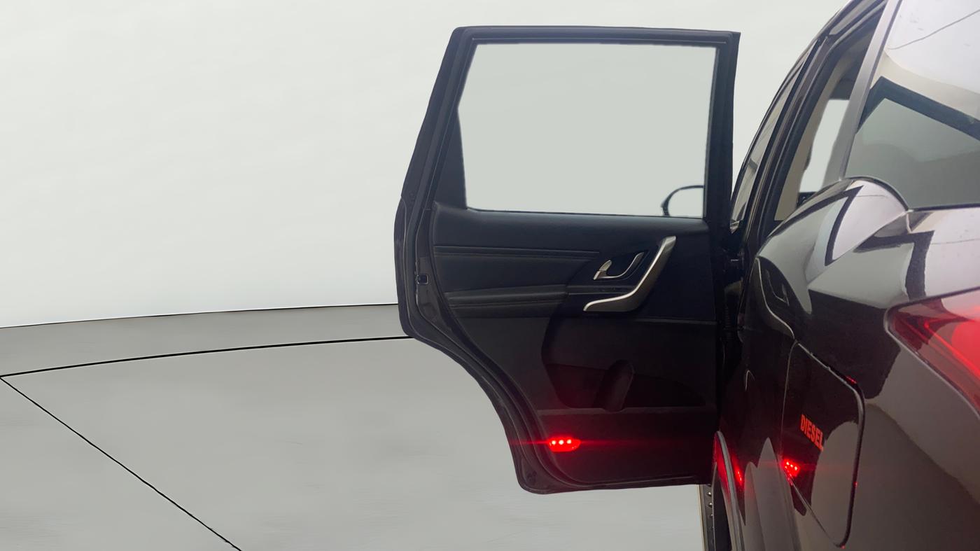 2018 Mahindra XUV500 W11 (O) AT, Diesel, Automatic, 24,675 km, LHS Rear Door
