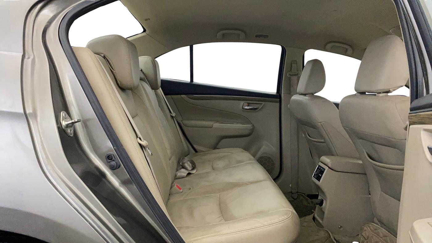 2019 Maruti Ciaz ALPHA 1.5 SHVS PETROL, Petrol, Manual, 25,647 km, Right Side Rear Door Cabin