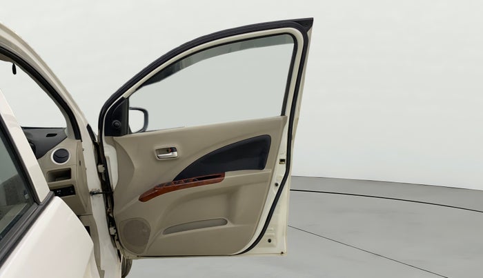 2016 Maruti Celerio VXI CNG, CNG, Manual, 71,885 km, RHS Front Door