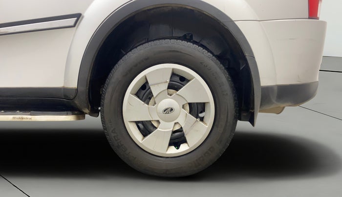 2017 Mahindra XUV500 W6 AT, Diesel, Automatic, 1,01,564 km, Left Rear Wheel