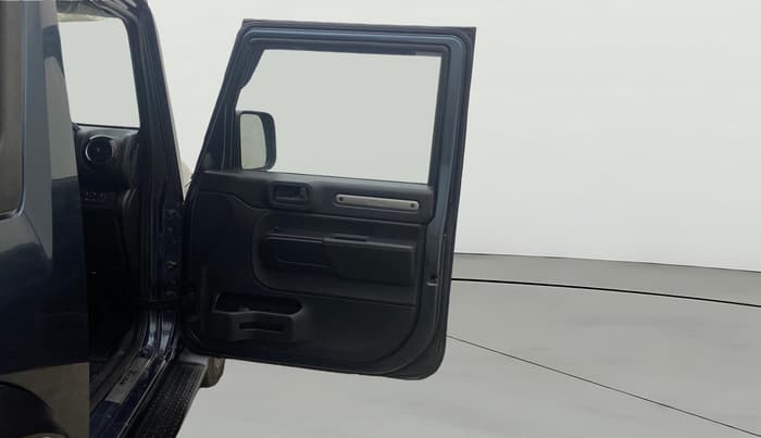 2022 Mahindra Thar LX PETROL HT 4WD AT, Petrol, Automatic, 18,128 km, RHS Front Door