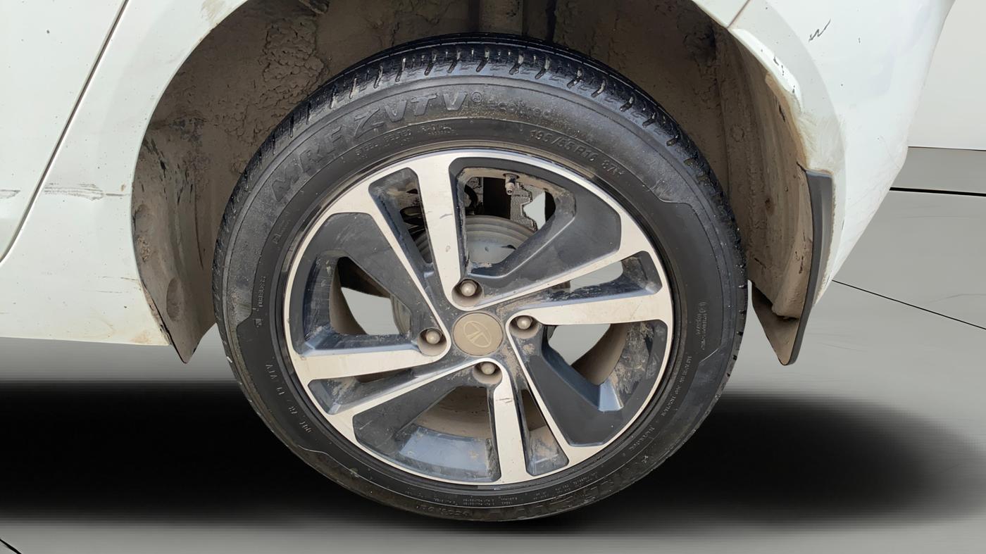 2020 Tata ALTROZ XZ PETROL, Petrol, Manual, 86,126 km, Left Rear Wheel