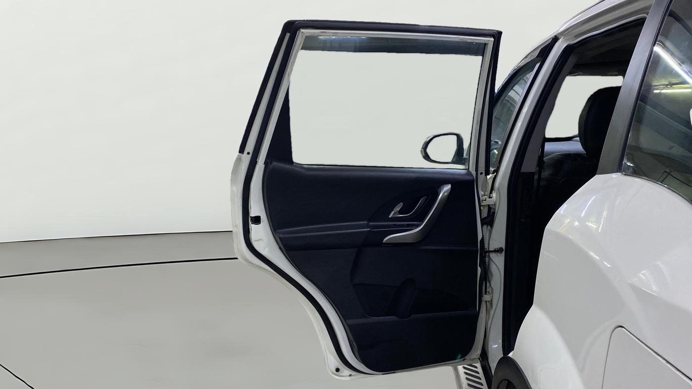 2019 Mahindra XUV500 W9, Diesel, Manual, 77,303 km, LHS Rear Door