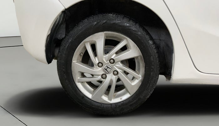 2016 Honda Jazz 1.2L I-VTEC V, Petrol, Manual, 1,14,972 km, Right Rear Wheel