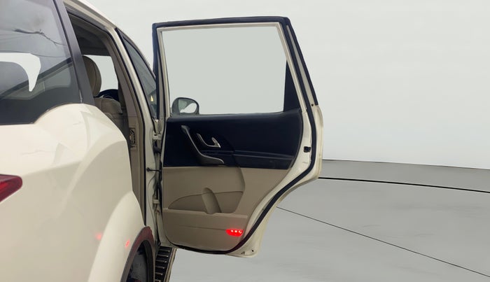 2016 Mahindra XUV500 W10 AT, Diesel, Automatic, 99,877 km, RHS Rear Door