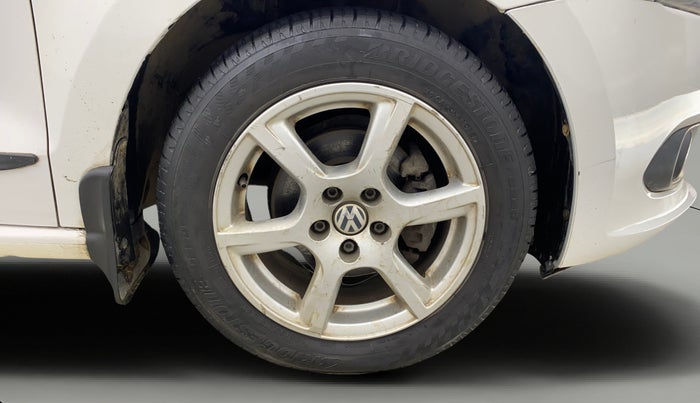 2013 Volkswagen Vento HIGHLINE 1.6 MPI, Petrol, Manual, 69,541 km, Right Front Wheel