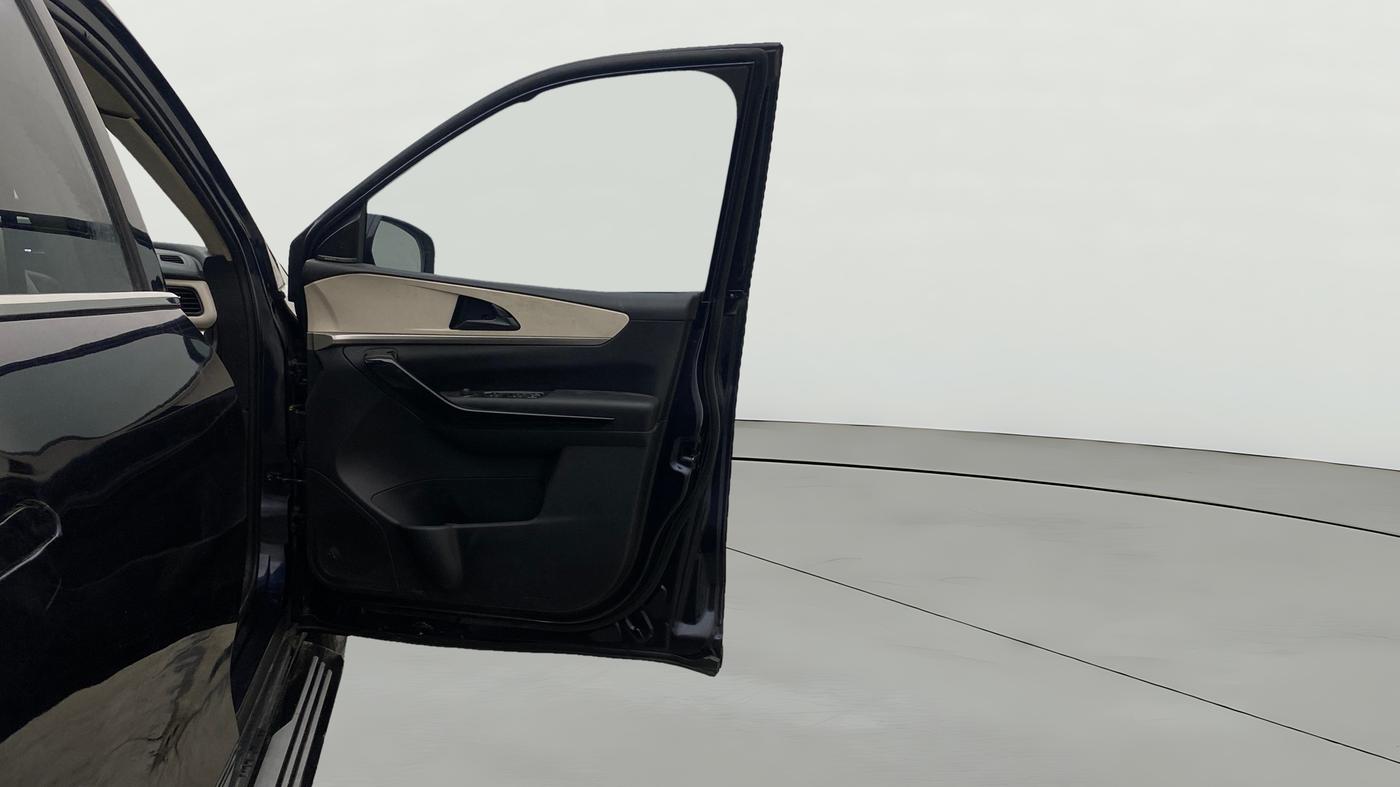 2023 Mahindra XUV700 AX 5 D AT 5 STR, Diesel, Automatic, 43,990 km, RHS Front Door
