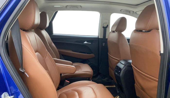 2020 MG HECTOR PLUS SHARP 1.5 PETROL TURBO HYBRID MT 6-STR, Petrol, Manual, 1,10,576 km, Right Side Rear Door Cabin