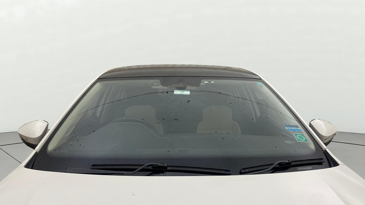 2022 Volkswagen VIRTUS TOPLINE TSI 1.0 MT, Petrol, Manual, 70,156 km, Front Windshield
