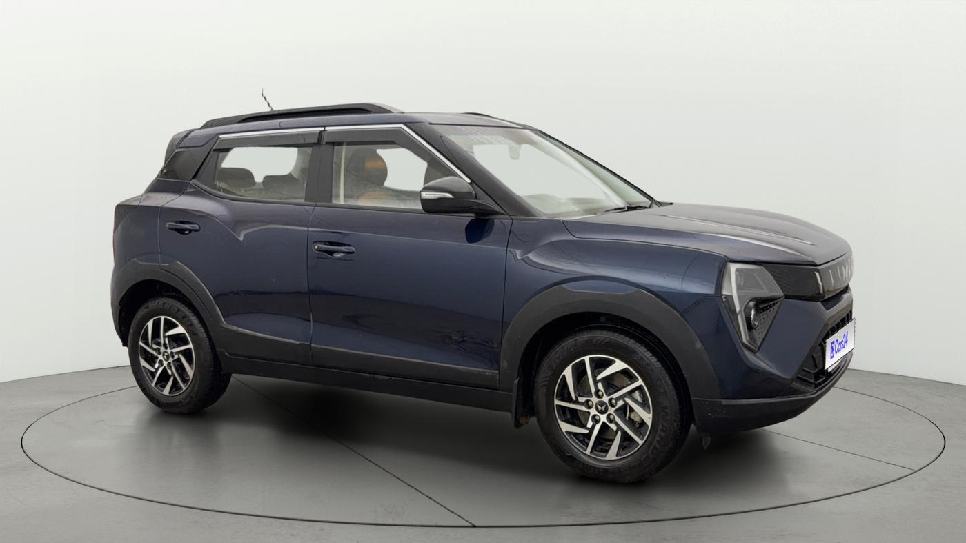 2024 Mahindra XUV 3XO AX5 1.2 L TCMPFi, Petrol, Manual, 8,818 km, SRP