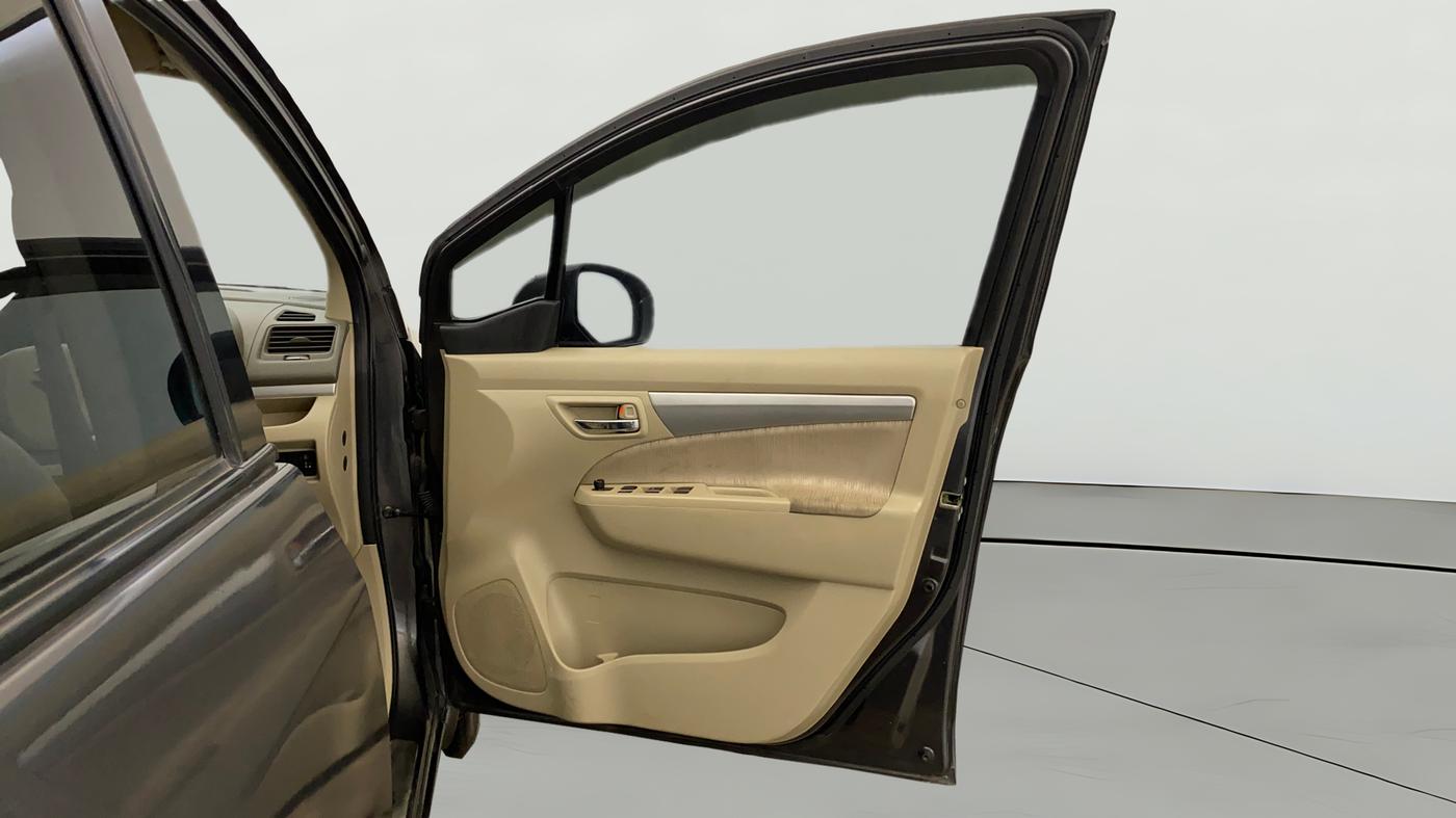 2014 Maruti Ertiga ZXI, Petrol, Manual, 96,389 km, RHS Front Door