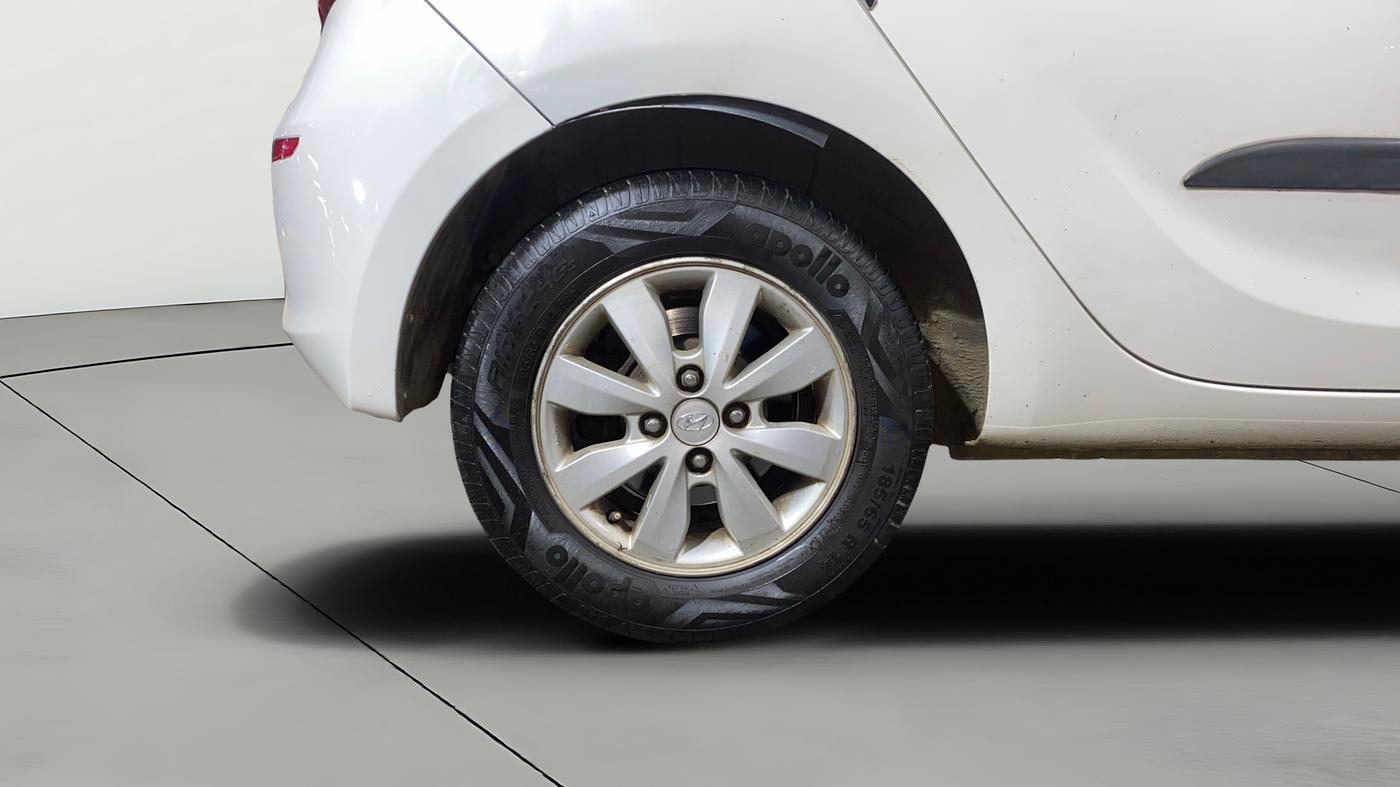 2013 Hyundai i20 ASTA 1.4 CRDI, Diesel, Manual, 1,10,731 km, Right Rear Wheel