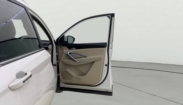 2021 MG HECTOR SHARP 1.5 PETROL CVT, Petrol, Automatic, 1,35,187 km, RHS Front Door