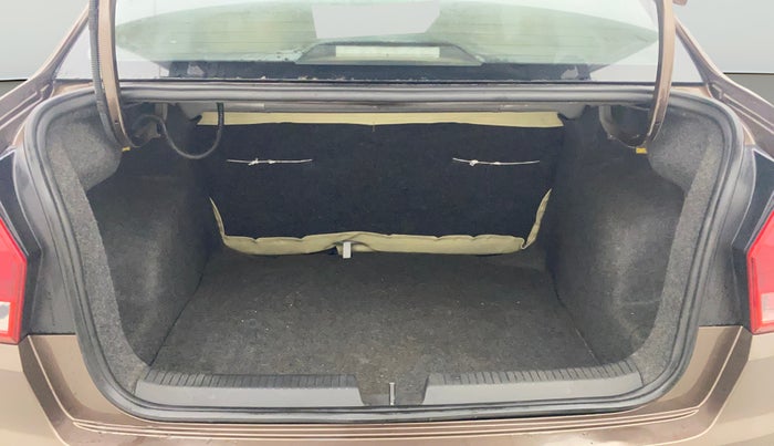 2016 Volkswagen Ameo HIGHLINE1.2L, Petrol, Manual, 67,291 km, Boot Open Zoomed View