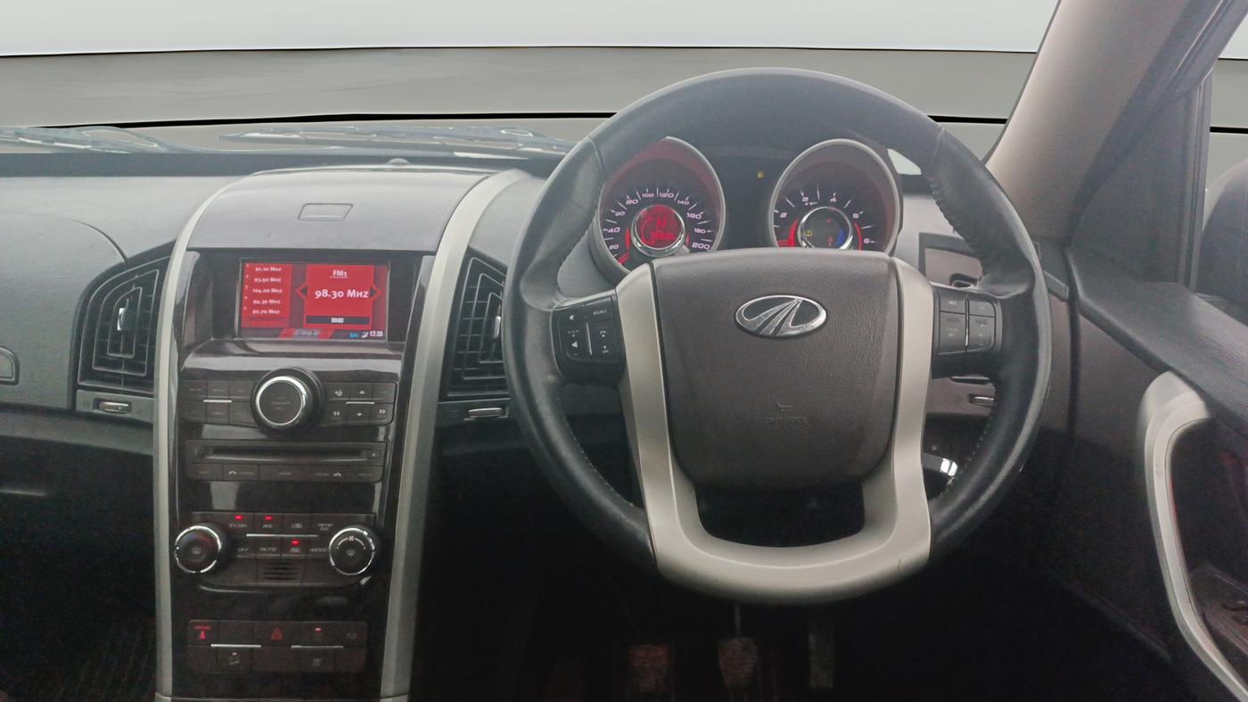 2014 Mahindra XUV500 W8, Diesel, Manual, 92,798 km, Steering Wheel Close Up