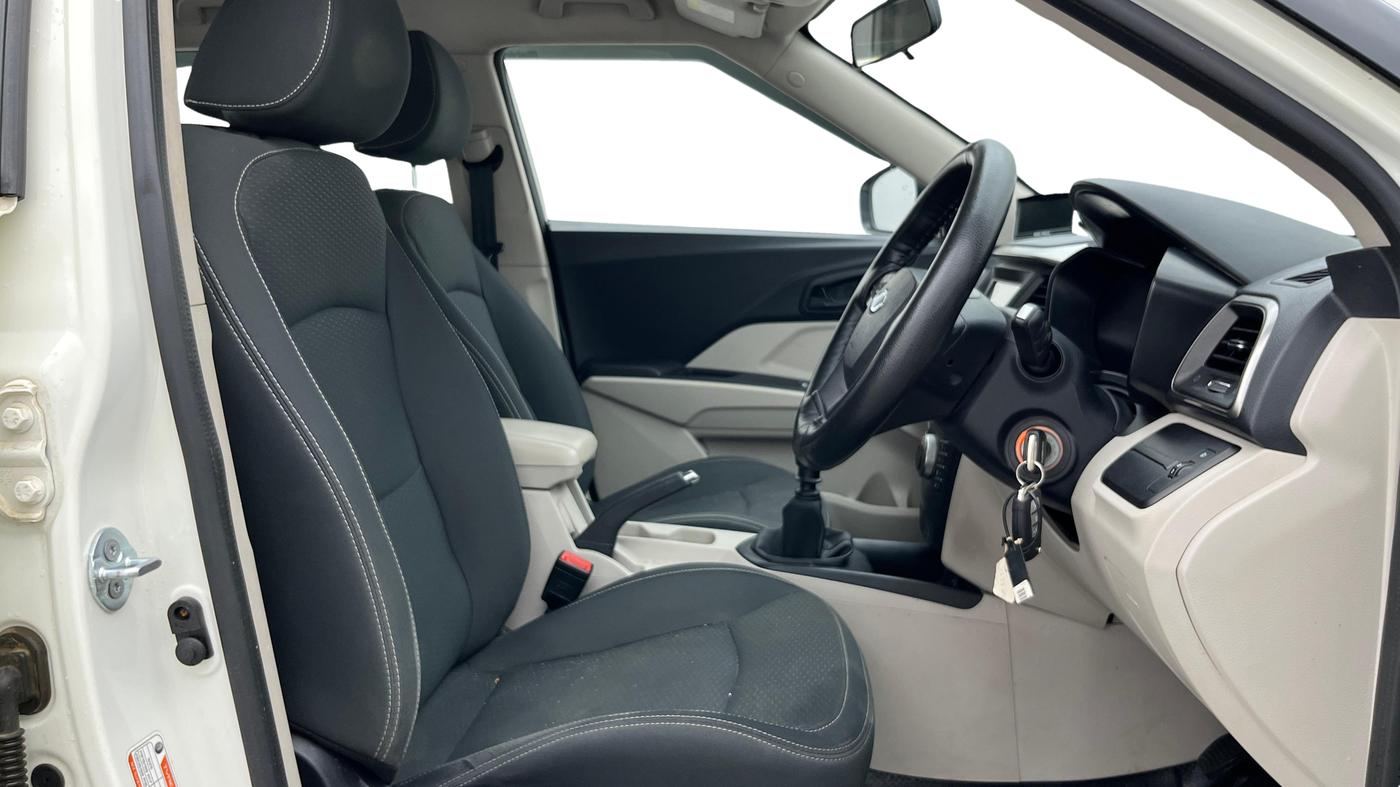 2019 Mahindra XUV300 W6 1.5 DIESEL, Diesel, Manual, 61,041 km, Right Side Front Door Cabin