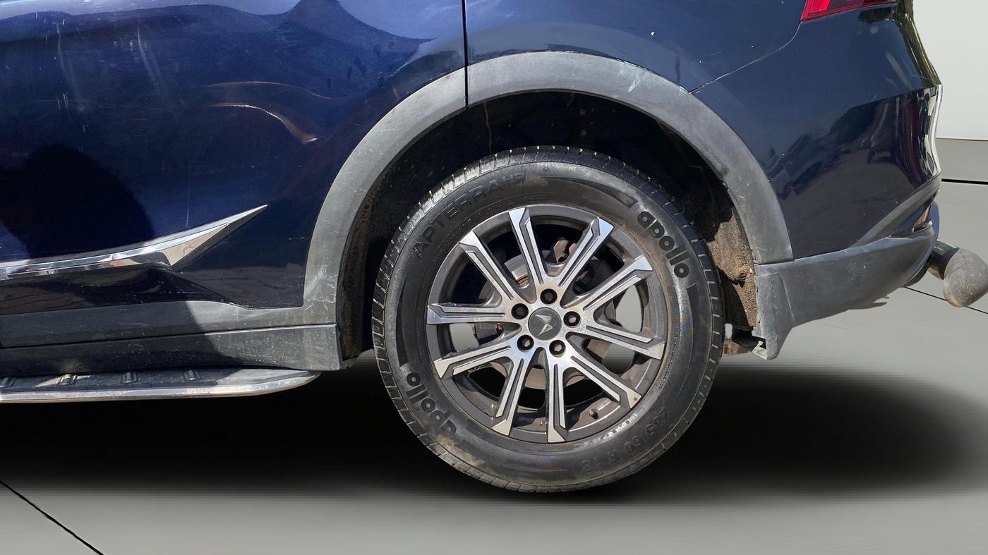2021 Mahindra XUV700 AX 7 P AT 7 STR, Petrol, Automatic, 21,291 km, Left Rear Wheel