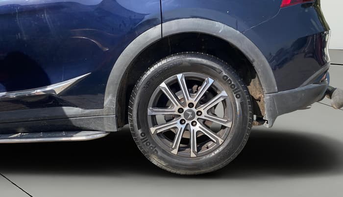 2021 Mahindra XUV700 AX 7 P AT 7 STR, Petrol, Automatic, 21,291 km, Left Rear Wheel