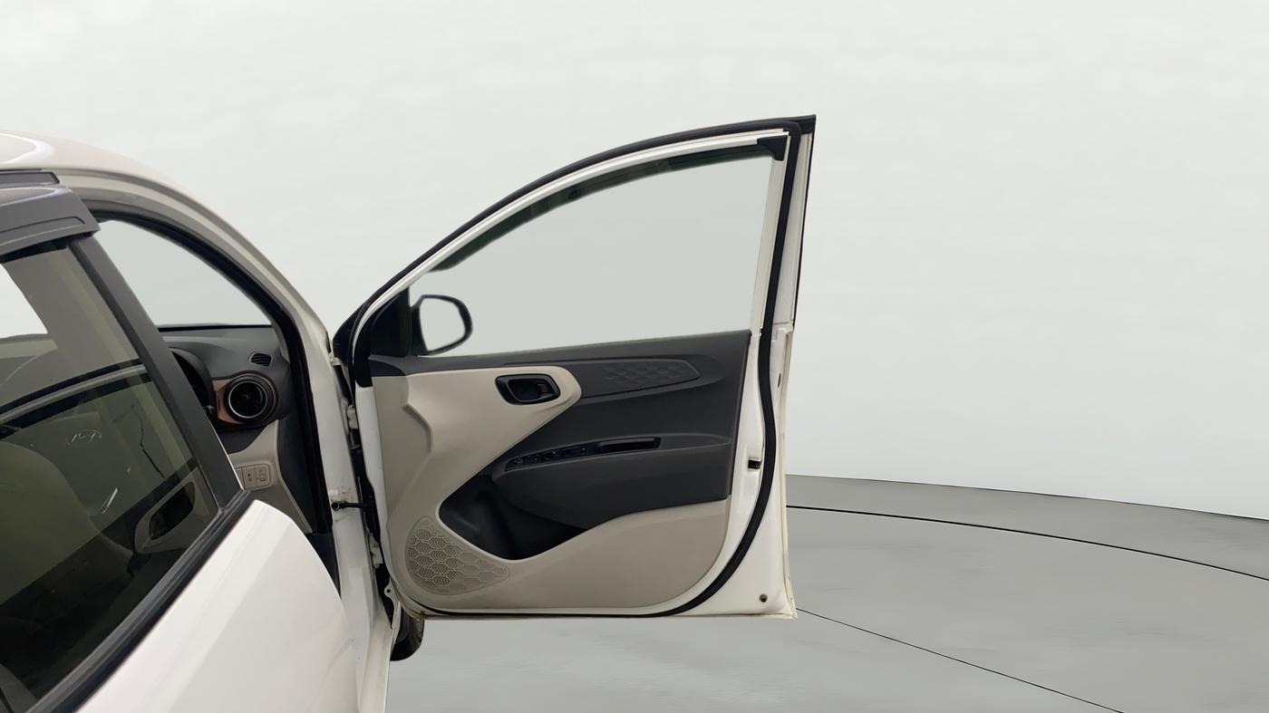2022 Hyundai AURA S 1.2 CNG, CNG, Manual, 64,059 km, RHS Front Door
