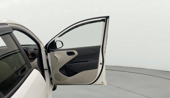 2022 Hyundai AURA S 1.2 CNG, CNG, Manual, 64,026 km, RHS Front Door