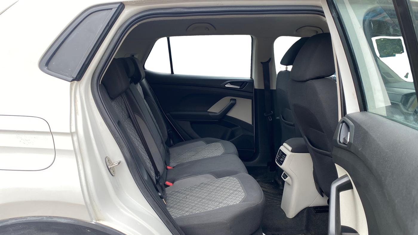 2022 Volkswagen TAIGUN HIGHLINE 1.0 TSI AT, Petrol, Automatic, 37,708 km, Right Side Rear Door Cabin