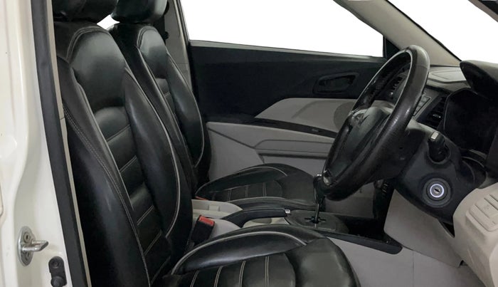 2022 Mahindra XUV300 W6 1.2 PETROL AMT, Petrol, Automatic, 89,973 km, Right Side Front Door Cabin