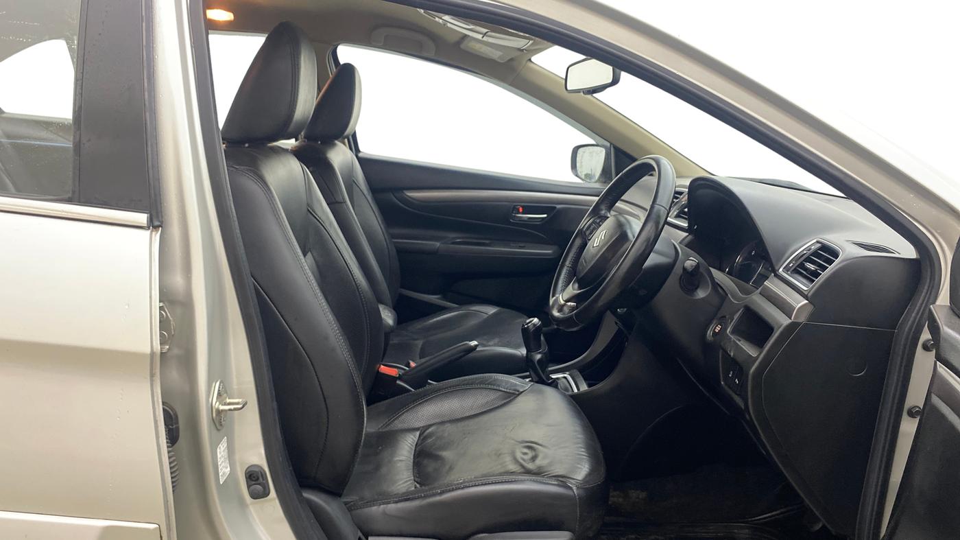 2018 Maruti Ciaz S DIESEL 1.3, Diesel, Manual, 1,23,269 km, Right Side Front Door Cabin