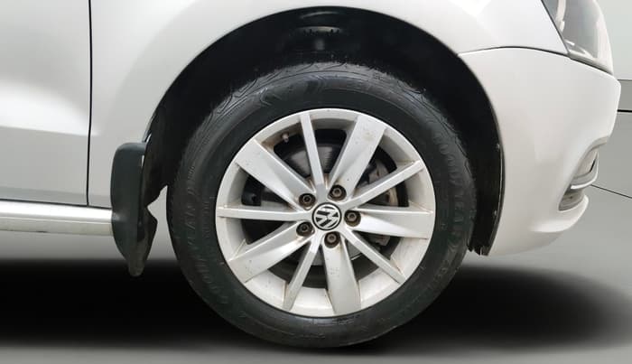 2015 Volkswagen Polo HIGHLINE1.2L, Petrol, Manual, 61,171 km, Right Front Wheel