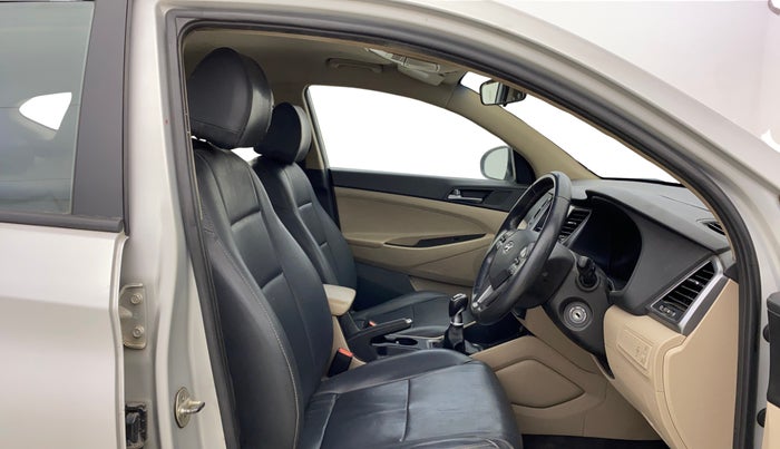 2017 Hyundai Tucson 2WD MT PETROL, Petrol, Manual, 72,220 km, Right Side Front Door Cabin