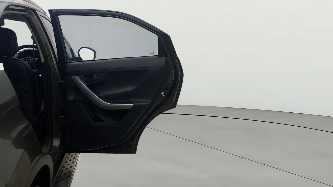 2021 Tata NEXON XMA SUNROOF PETROL, Petrol, Automatic, 63,925 km, RHS Rear Door