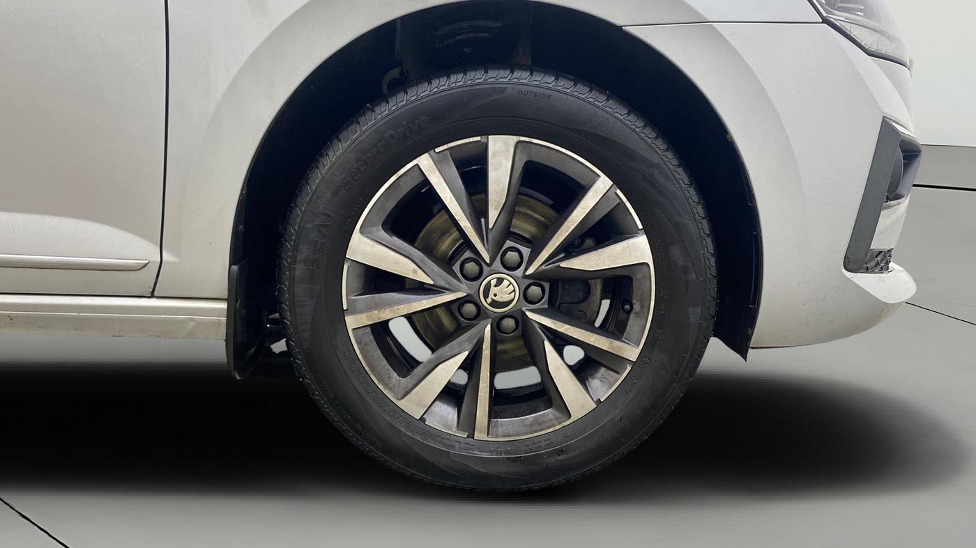 2022 Skoda SLAVIA STYLE 1.0L TSI MT, Petrol, Manual, 66,940 km, Right Front Wheel