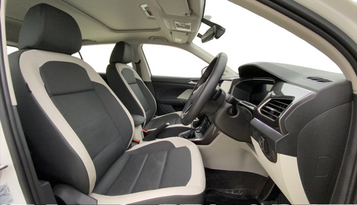 2025 Volkswagen TAIGUN TOPLINE 1.0 TSI AT, Petrol, Automatic, 5,074 km, Right Side Front Door Cabin