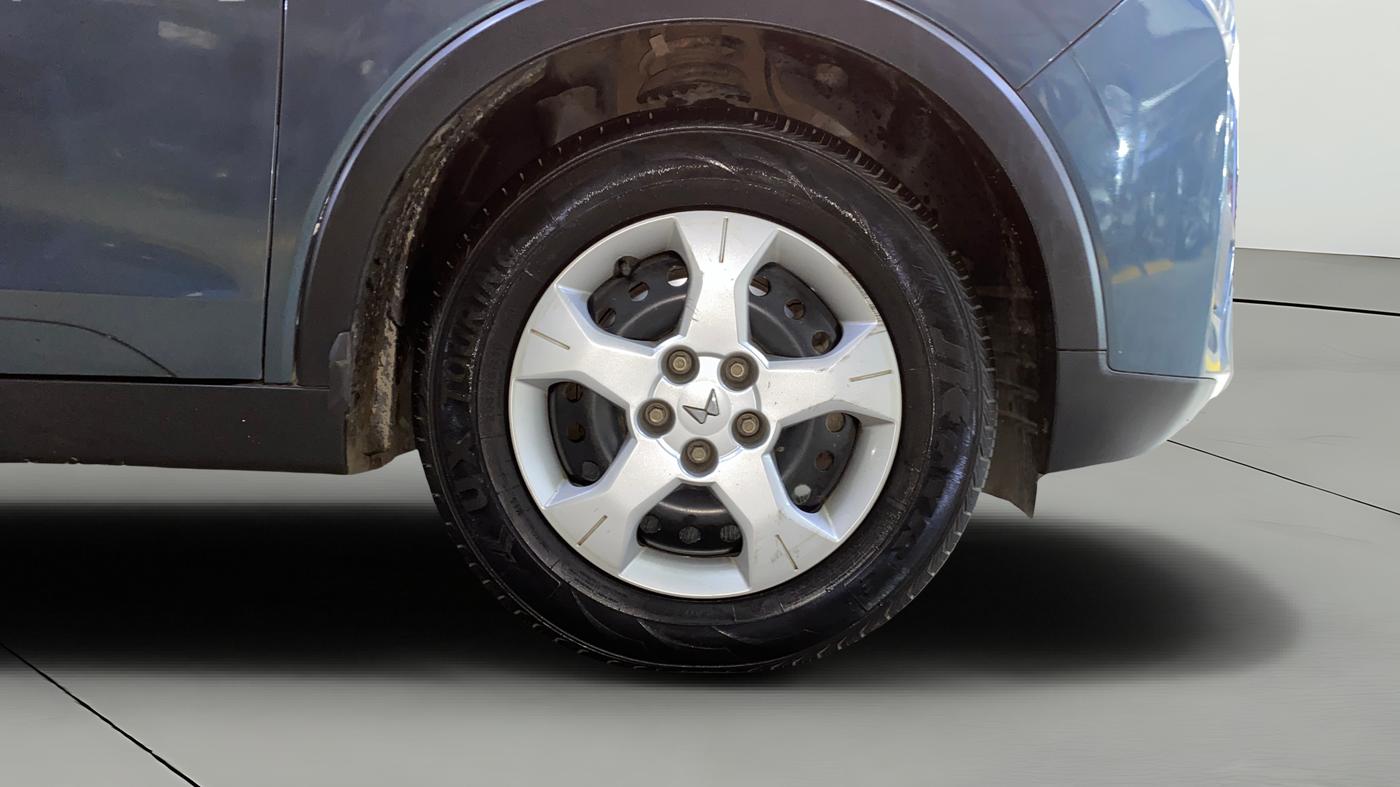 2022 Mahindra XUV300 W6 1.5 DIESEL AMT, Diesel, Automatic, 91,756 km, Right Front Wheel