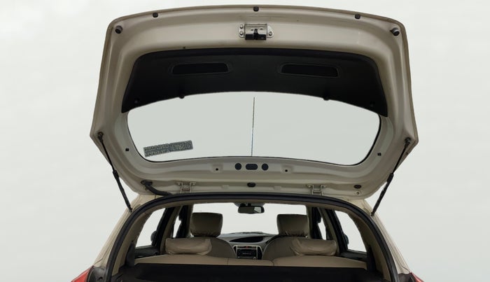 2014 Hyundai i20 SPORTZ 1.2, CNG, Manual, 63,655 km, Boot Door Open