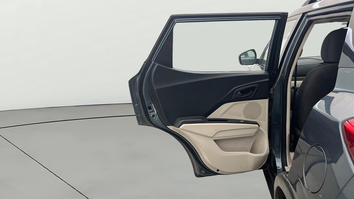 2021 Mahindra XUV300 W6 1.2 PETROL, Petrol, Manual, 54,459 km, LHS Rear Door