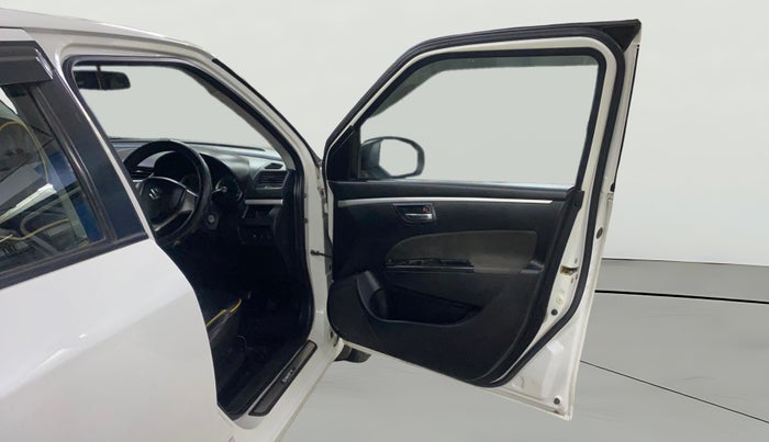2015 Maruti Swift VXI, Petrol, Manual, 68,345 km, RHS Front Door