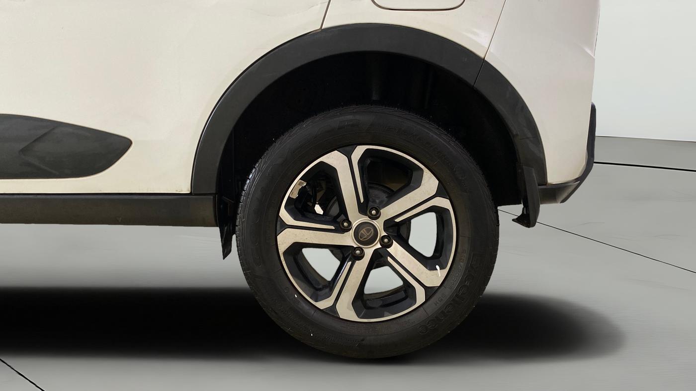 2023 Tata NEXON XZA PLUS LUX SUNROOF DUAL TONE PETROL, Petrol, Automatic, 32,350 km, Left Rear Wheel