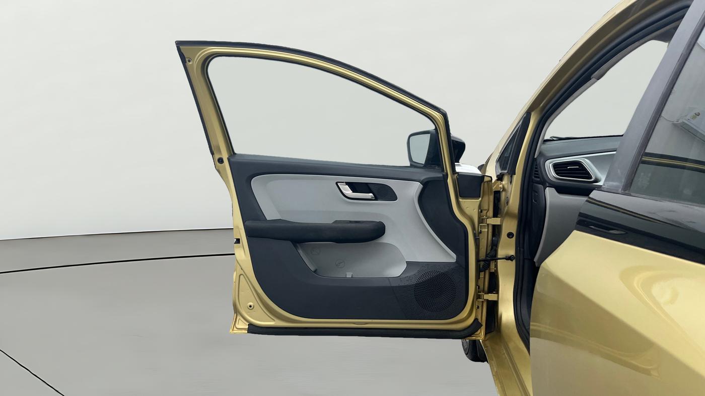 2020 Tata ALTROZ XZ PETROL, Petrol, Manual, 1,15,804 km, LHS Front Door