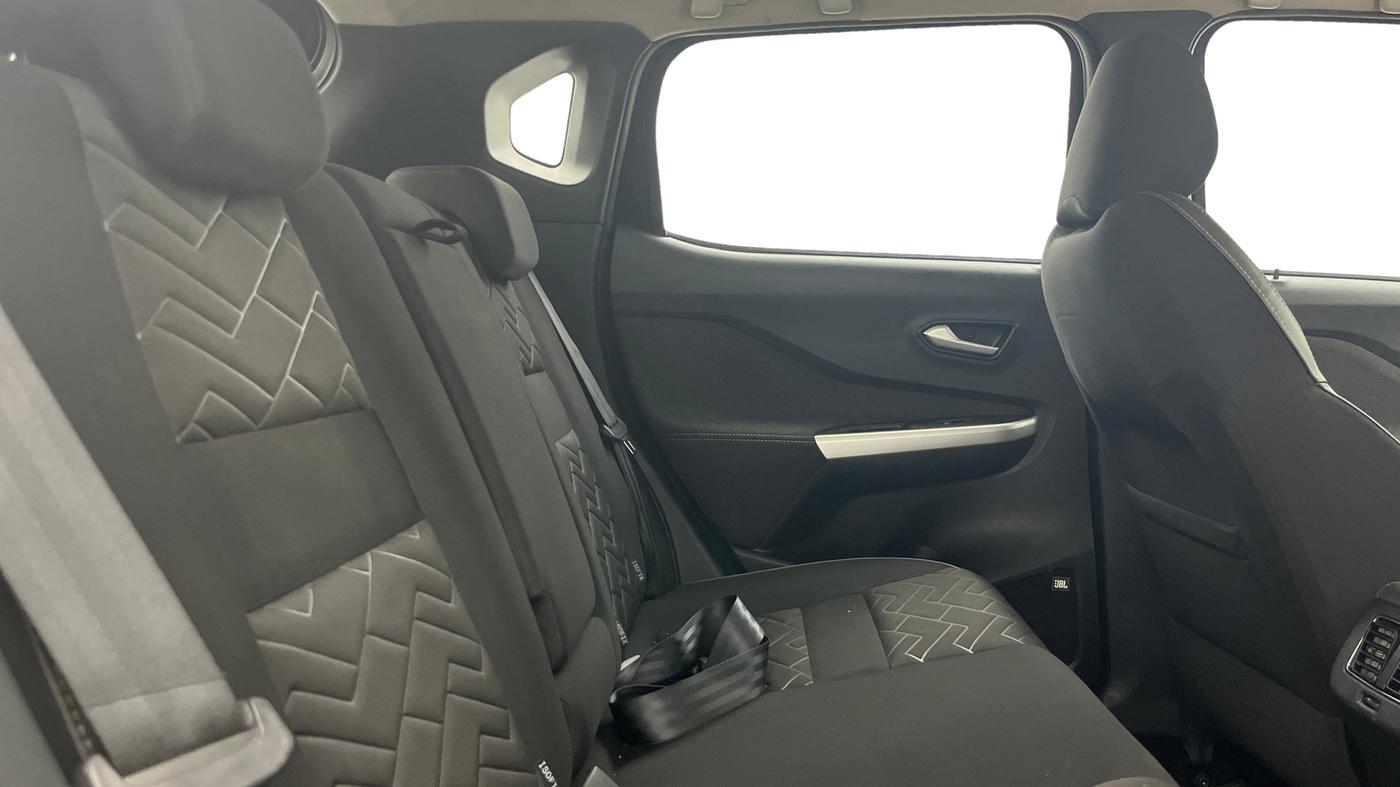 2022 Nissan MAGNITE XV PREMIUM TURBO CVT, Petrol, Automatic, 42,756 km, Right Side Rear Door Cabin