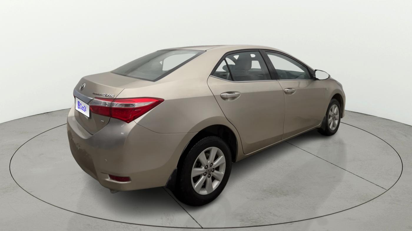 2015 Toyota Corolla Altis G PETROL, Petrol, Manual, 1,02,213 km, Right Back Diagonal