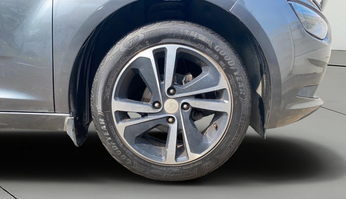 2022 Tata ALTROZ XZ PLUS PETROL, Petrol, Manual, 19,550 km, Right Front Wheel