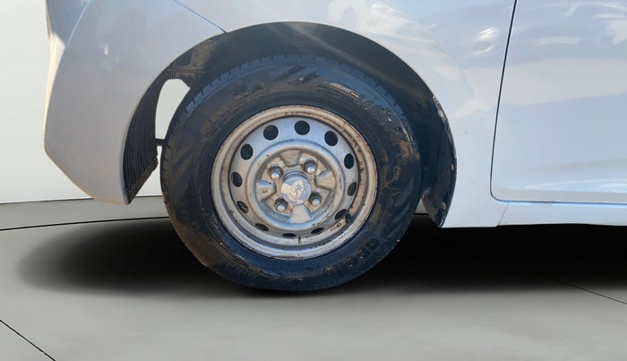 2017 Hyundai Eon ERA +, CNG, Manual, 1,10,540 km, Left Front Wheel