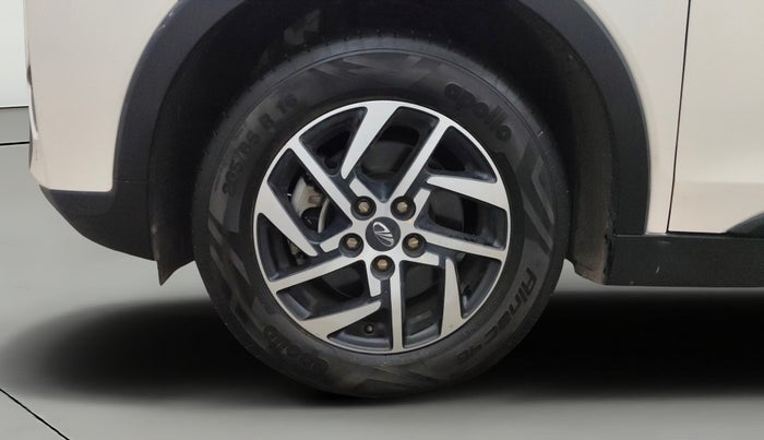 2022 Mahindra XUV300 W8 (O) 1.2 PETROL, Petrol, Manual, 38,272 km, Left Front Wheel