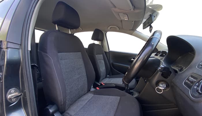 2014 Volkswagen Polo COMFORTLINE 1.5L, Diesel, Manual, 1,23,683 km, Right Side Front Door Cabin
