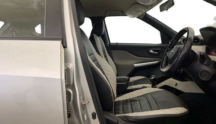 2023 Nissan MAGNITE XV MT, Petrol, Manual, 29,269 km, Right Side Front Door Cabin